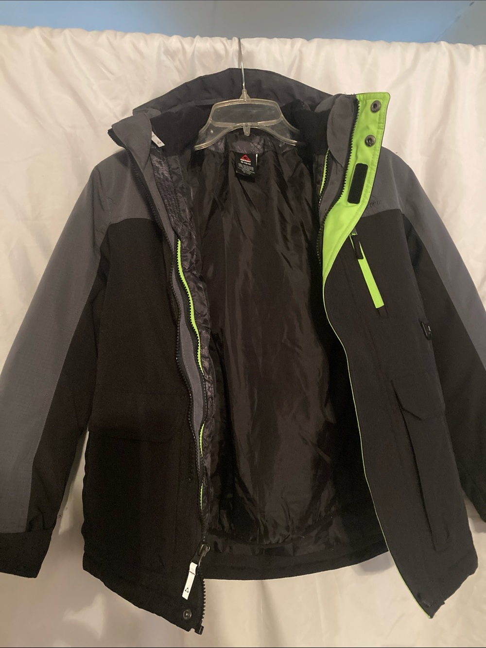 Mint condition Gerry ski jacket boys size 10-12 with extra warmth zip out lining